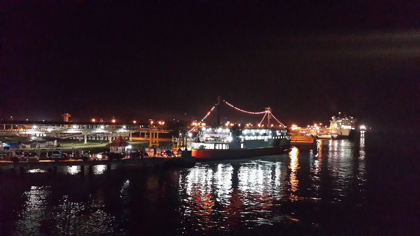 Nikmati Makan Malam di Atas Ferry, Sambil Menikmati Makan Malam di Atas Sungai Nile