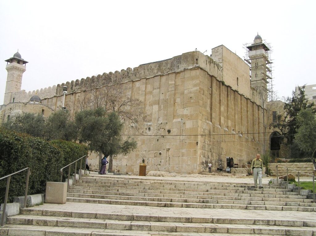 Masjid Ibrahimi, Masjid yang di Bagi Dua dengan Sinagog