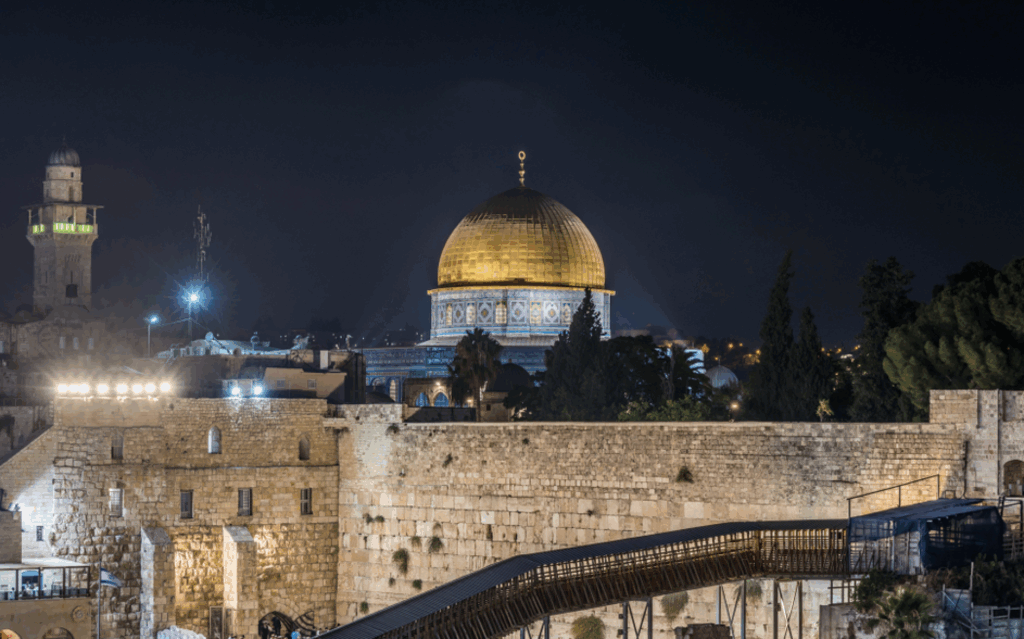 Cerita Haru Jamaah Tour Aqsa yang Pertama Kali ke Luar Negeri