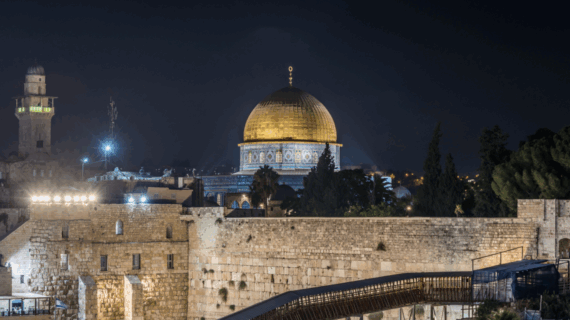 Cerita Haru Jamaah Tour Aqsa yang Pertama Kali ke Luar Negeri