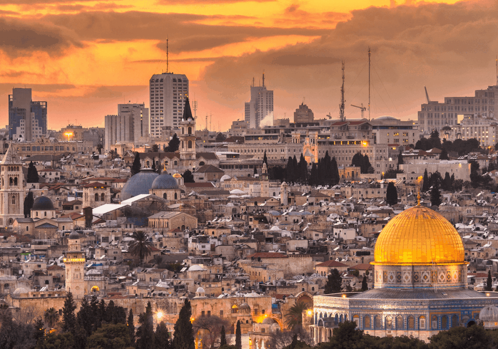 Tour Aqsa Mesir Jordan vs Umrah Plus Dubai – Mana yang Lebih Cocok untuk Anda?
