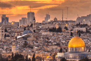 Tour Aqsa Mesir Jordan vs Umrah Plus Dubai – Mana yang Lebih Cocok untuk Anda?