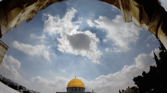 Apakah Ada Guide Lokal atau Ustadz Pembimbing Selama Tour?