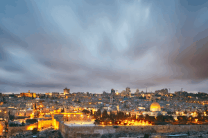 Perlu Vaksin Meningitis Nggak Kalau Ikut Tour Aqsa?