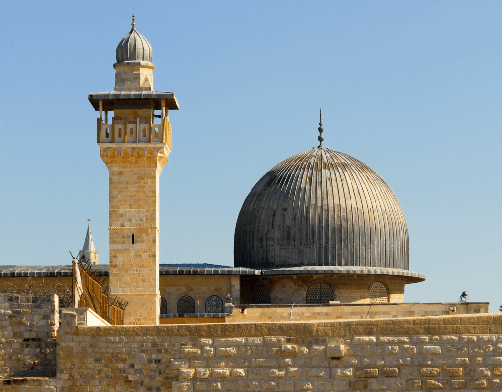 Apakah Tour Aqsa Sudah Termasuk Visa dan Tiket Pesawat?