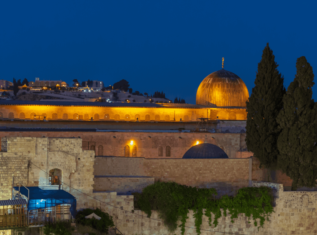 Pentingnya Makanan Halal Saat Perjalanan Tour ke Masjidil Aqsa