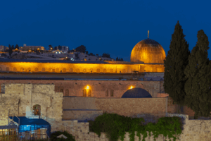 Pentingnya Makanan Halal Saat Perjalanan Tour ke Masjidil Aqsa
