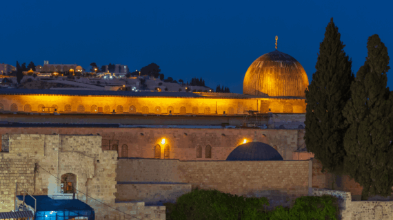 Pentingnya Makanan Halal Saat Perjalanan Tour ke Masjidil Aqsa