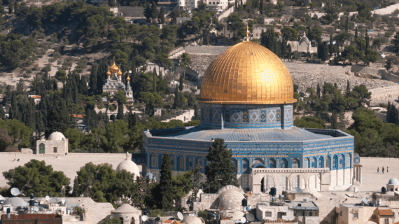 Hadiah Terindah untuk Orang Tua: Tour Aqsa Jordan Mesir