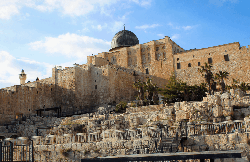 Tour Aqsa Bandung Agustus: Liburan Religi di Musim Panas