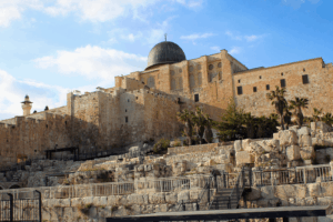 Tour Aqsa Bandung Agustus: Liburan Religi di Musim Panas