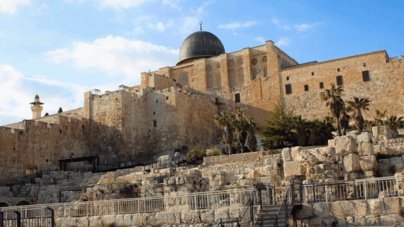 Tour Aqsa Bandung Agustus: Liburan Religi di Musim Panas