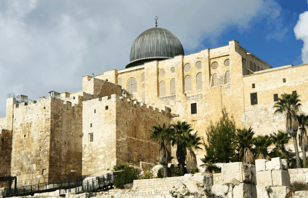 Tour Aqsa Jakarta September: Paket Wisata Religi Akhir Musim Panas