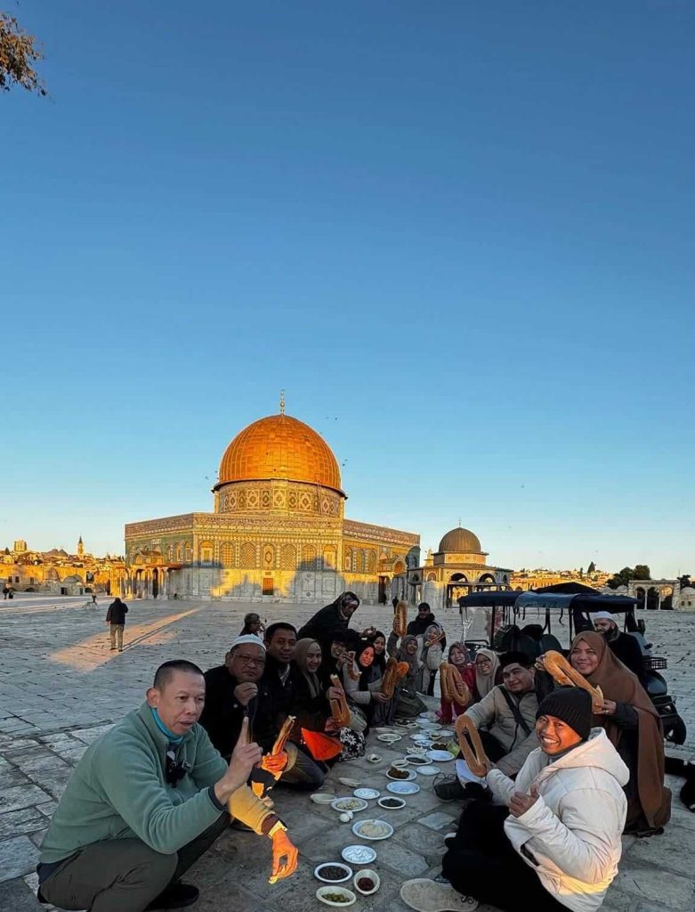 Bandingkan Harga Tour Aqsa Jakarta vs Surabaya: Mana yang Lebih Hemat?